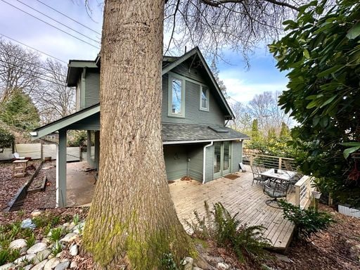 Building Photo - Spacious 1-Bedroom Home with Expansive Living Space