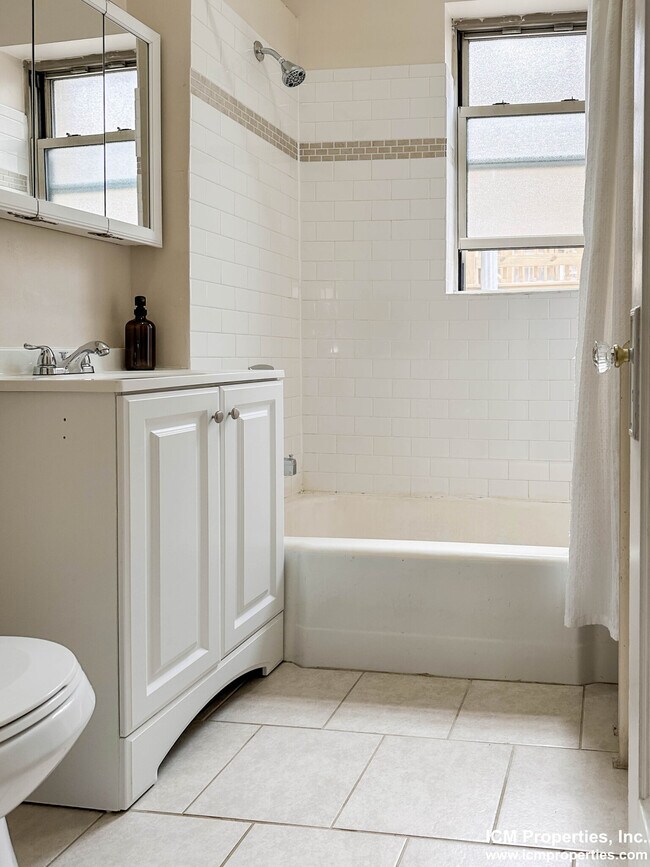 Photo - 5040 N Winchester Ave Unit 1932-2