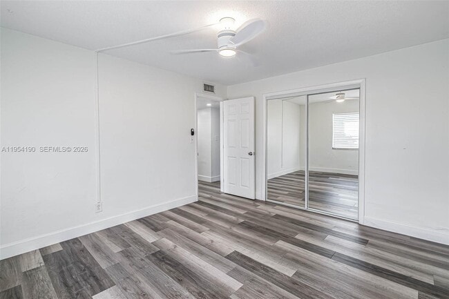 Photo - 2025 Miami Rd Unidad 12A