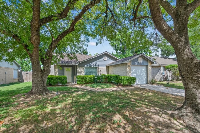 Photo - 10106 Shadow Pine Dr