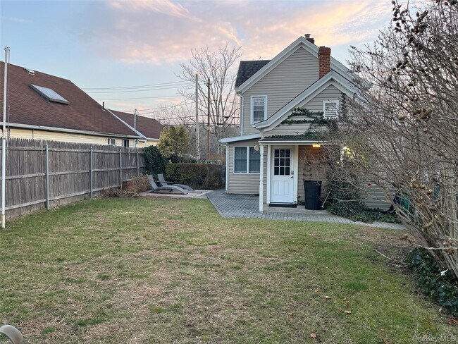Photo - 824 W Main St