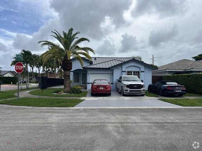 Building Photo - 14610 SW 171st Terrace Rental