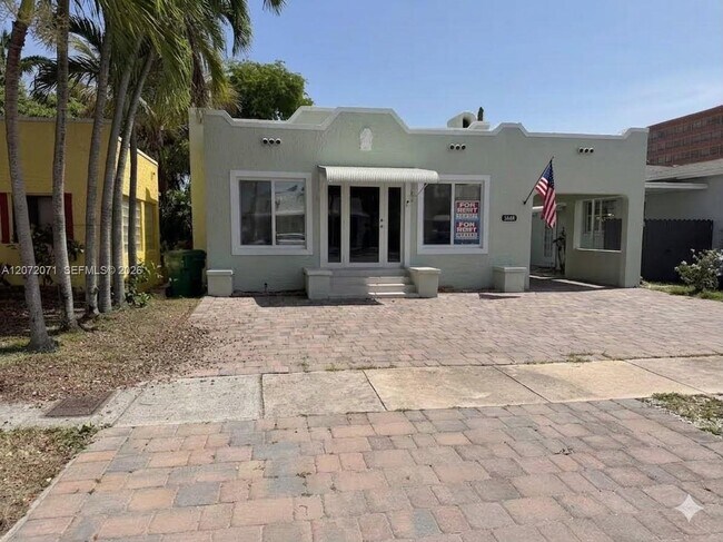 Building Photo - 3648 SW 25th Ter Unit 3648