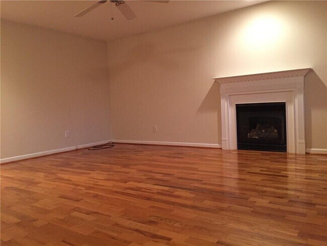 Photo - 685 Garibaldi St SW