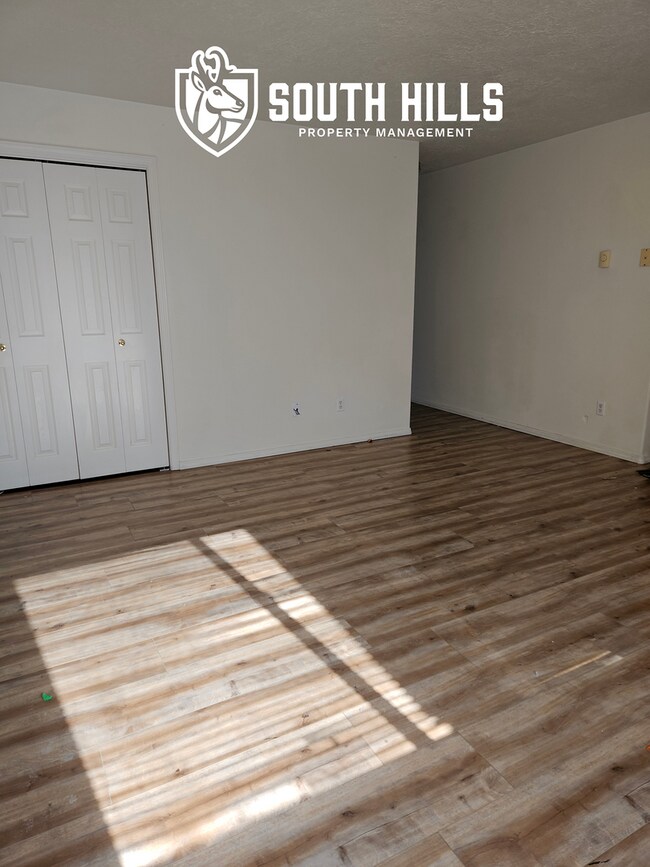 Photo - El2140 Unit 23-C