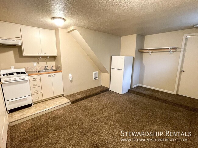 754 W 12th Ave Unit E