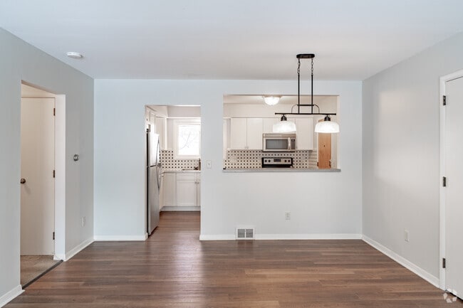 2BR, 2BA - 1,100SF - Living and Dining Area