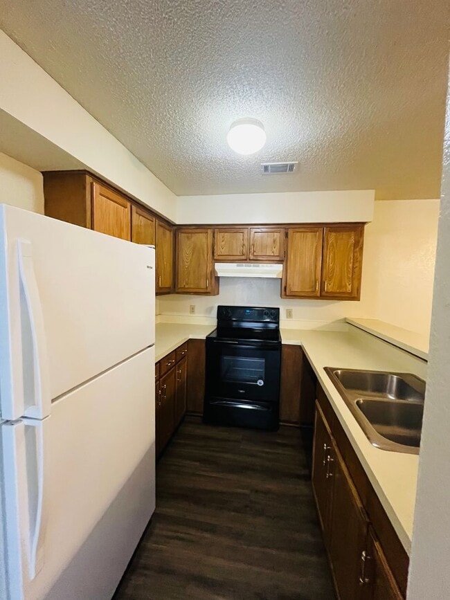 Photo - 2423 Sherry St