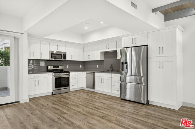 440 Palm Dr Unit 4