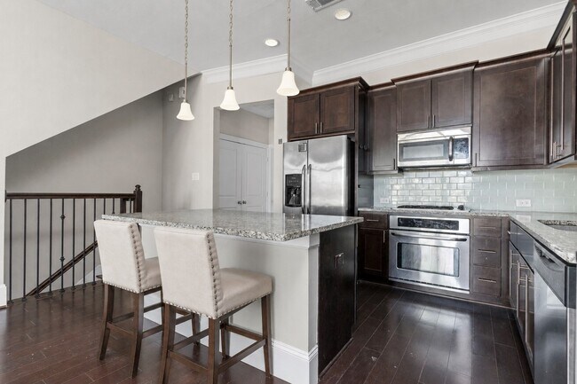 Photo - 1812 Dennis St