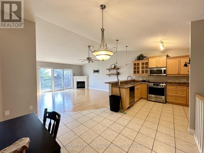 Photo - 943 Whetherfield St