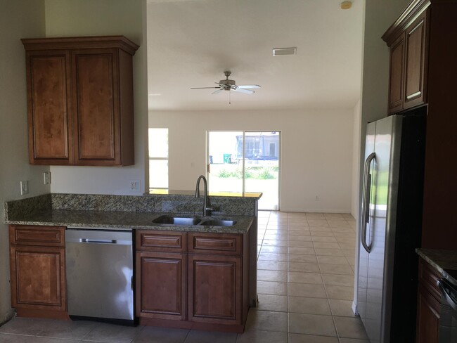 Photo - 632 SW Granadeer St