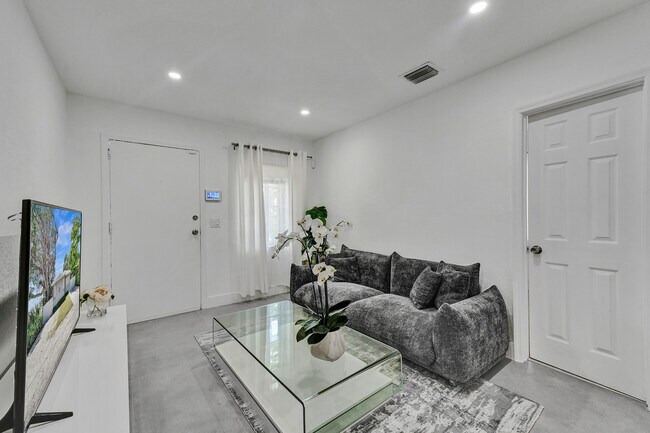 7520 NE 3rd Ave Unit A