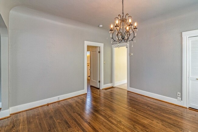 Photo - 832 Oak St