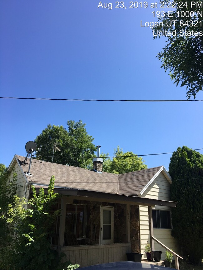 Photo - Great 2 br 1 bath House. Pet Friendly.  Available for December move in!