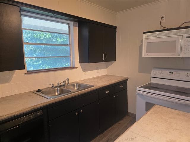 Building Photo - 219 E 3rd St Unit B Rental