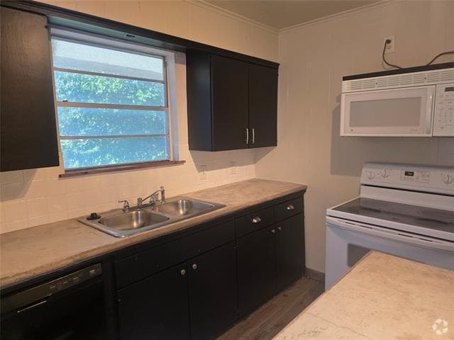 Building Photo - 219 E 3rd St Unit B Rental