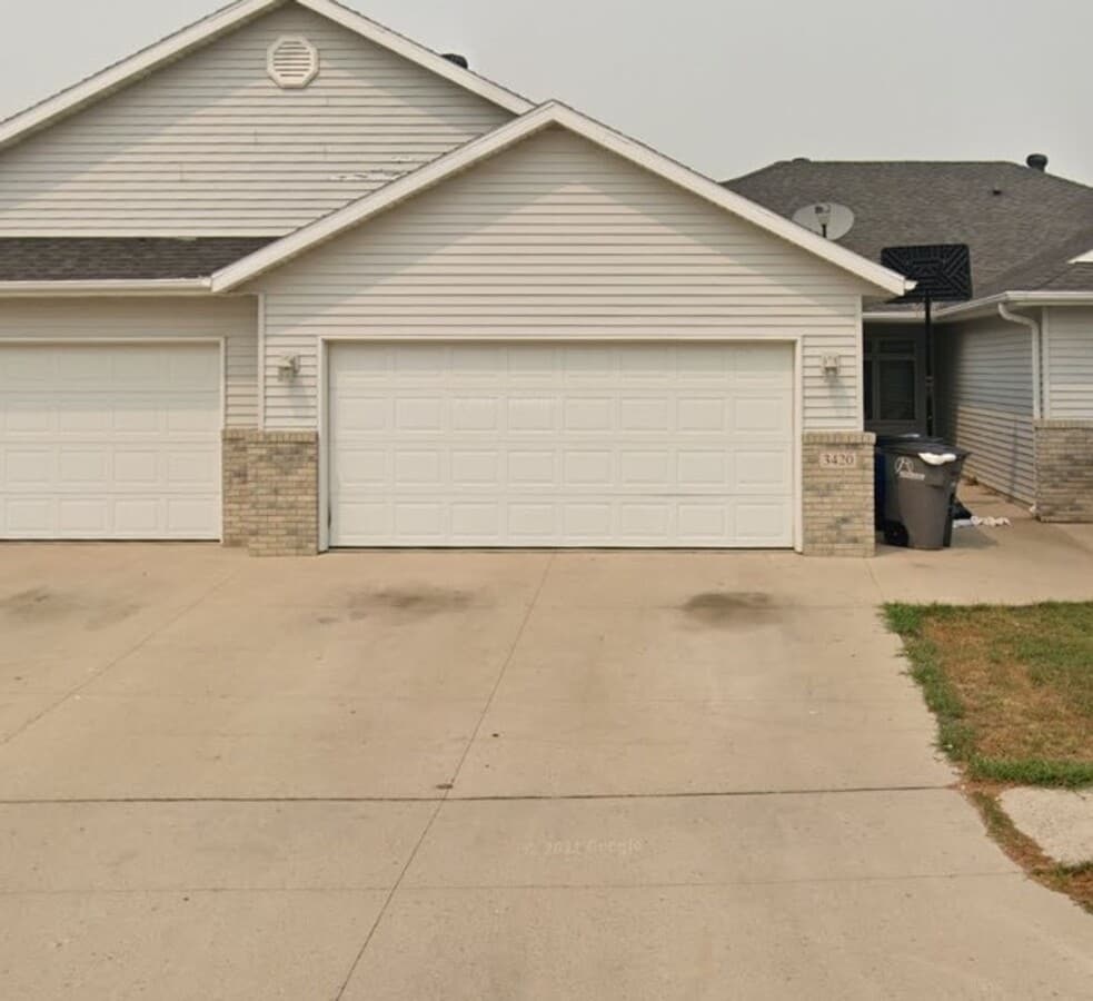 4 Bed, 3 Bath Townhome in Village Green! - 4 Bed, 3 Bath Townhome in Village Green!