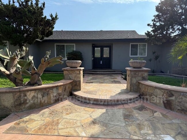 Building Photo - 928 E Meats Ave