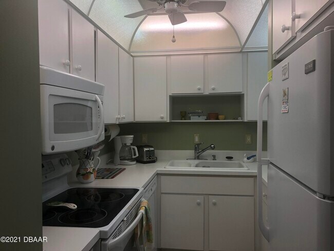 Photo - 2987 S Atlantic Ave Unidad 1504