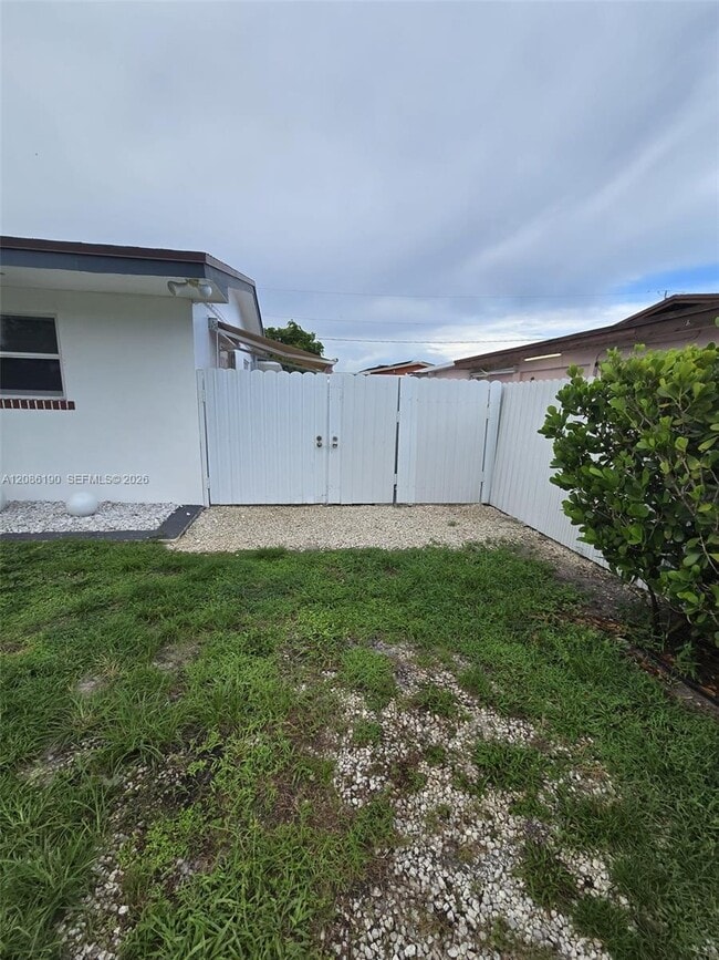 3835 NW 185th St Unit EFF