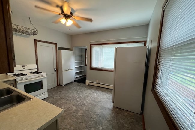 Photo - 2080 Roblyn Ave