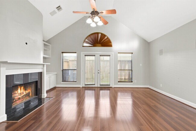 Photo - 9810 Marlink