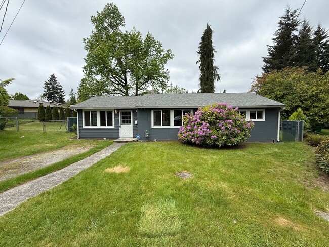 Photo - Pet Friendly Fresh 3 bed 2 bath with fully fenced yard