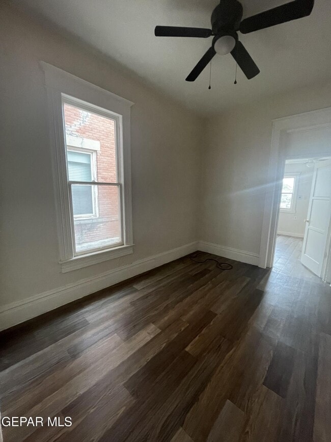 Photo - 1522 Yandell Dr