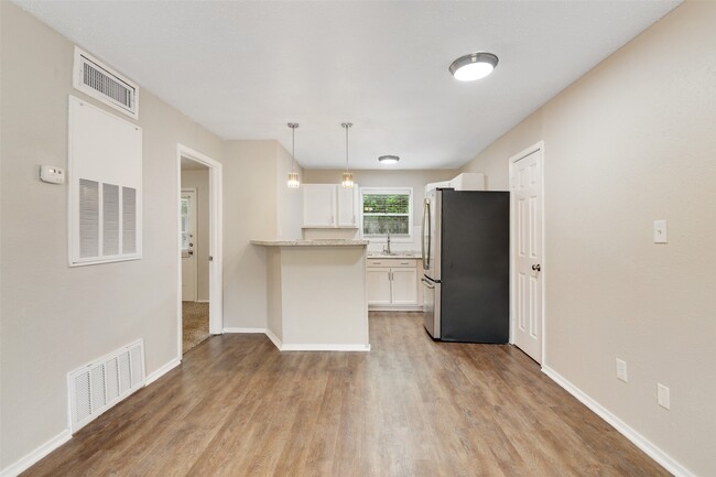 1512 Broadmoor Dr Unit B