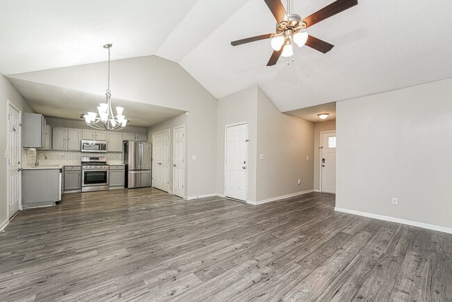 Photo - 2404 Rambling Way