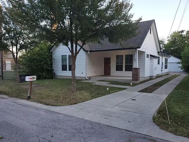 Photo - 203 E Pecan St
