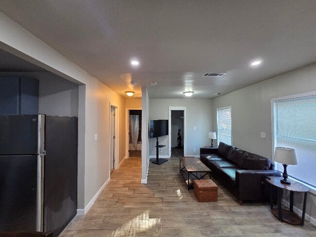 Photo - 2793 Suwanee Ave