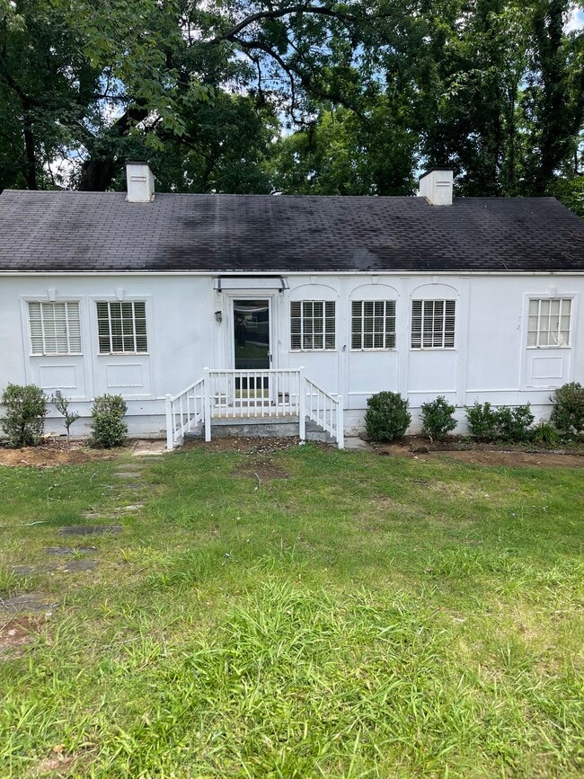 Building Photo - 1009 E Dallas Rd