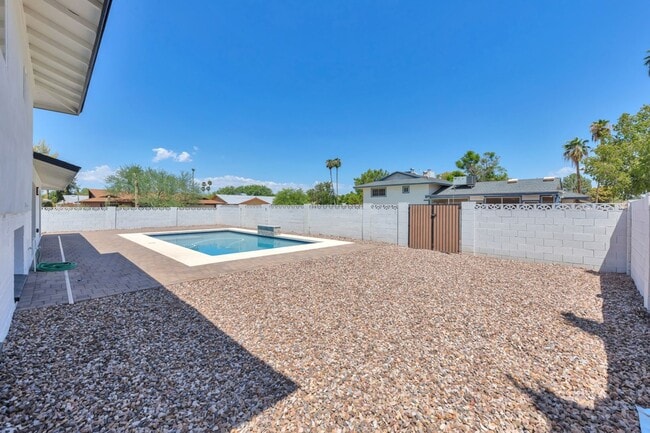 Photo - Exceptional 6-Bedroom Home with Pool Near ASU Campus