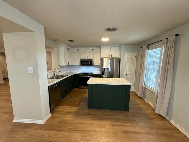 Photo - 1600 Knight Trail