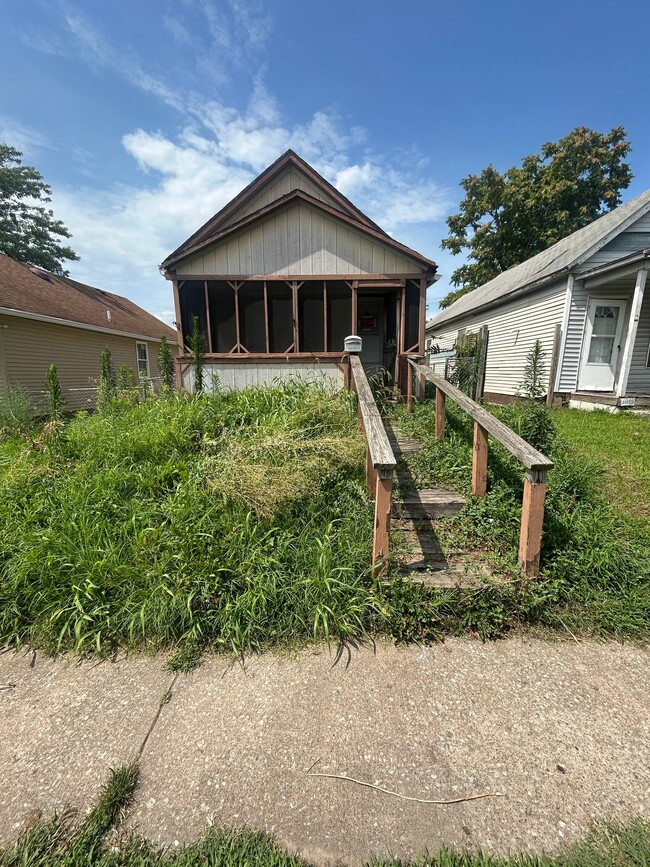 Photo - 2504A Denver St