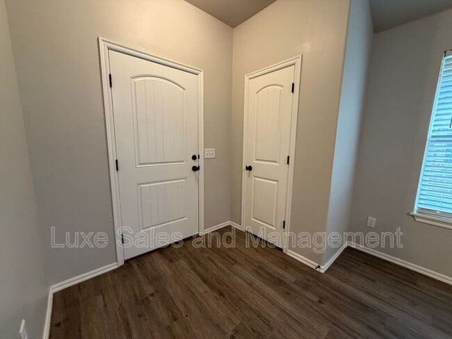 Photo - 404 Chalk Hill Ct