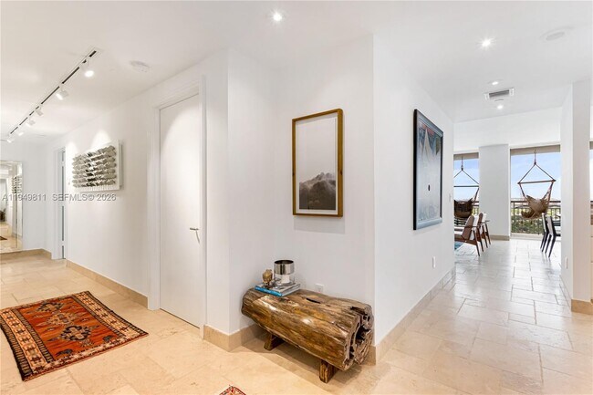 Building Photo - 3400 SW 27th Ave Unit 2104