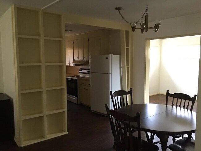 Photo - 840 W Knapp Ave