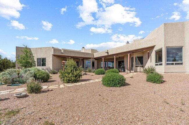 Photo - 8 E Longview Dr House