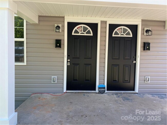 Photo - 728 E Pine St