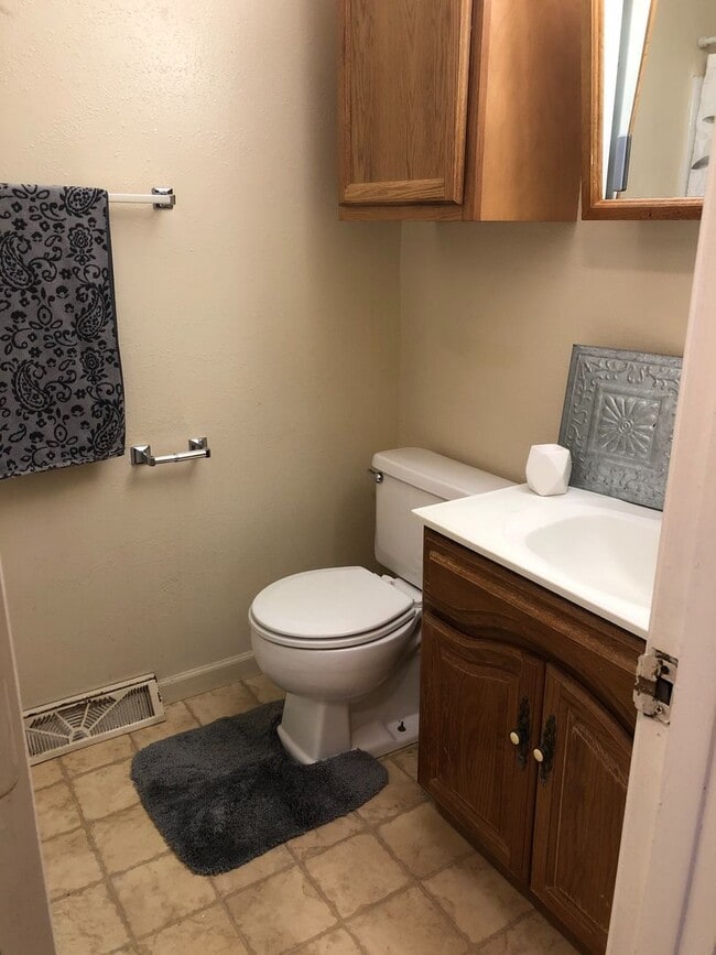 1528-1530 Seminole Ave NW Cedar Rapids, IA... - 1528-1530 Seminole Ave NW Cedar Rapids, IA... Apartment Unit 1528