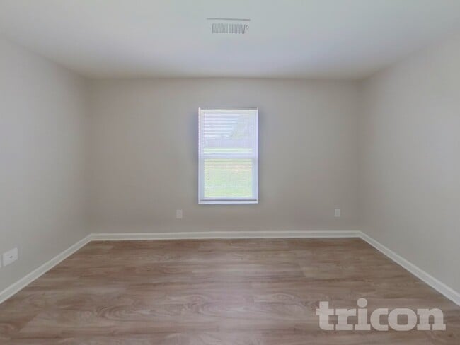 Photo - 654 Scarlet Leaf Ln.