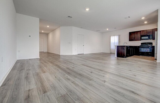 Photo - 2704 Shimsham Dr