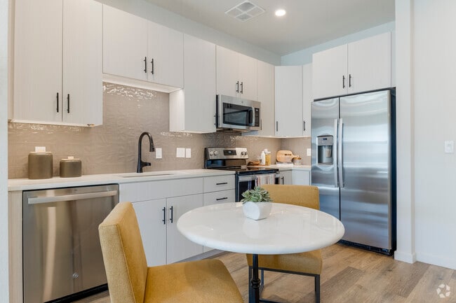 ROSE - 1BR, 1BA - 680SF - Kitchen