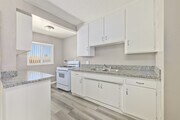 2BR, 1BA - 825SF - Kitchen