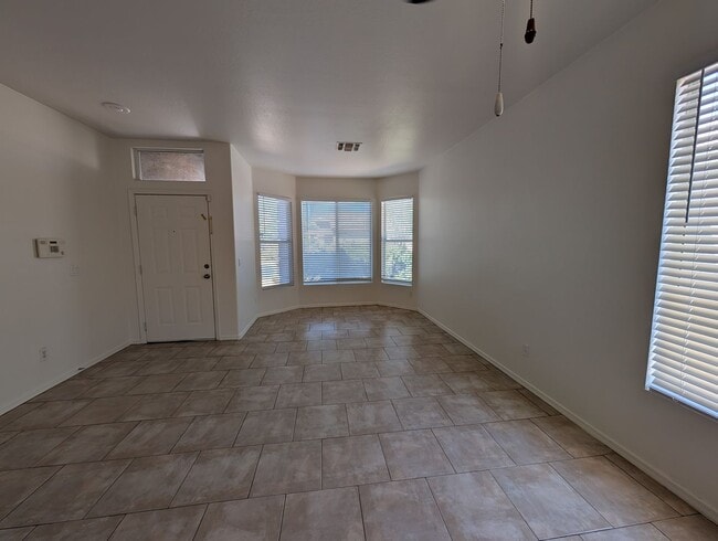 Photo - 3 Bedroom 2 Bathroom in Executive Palms Su...