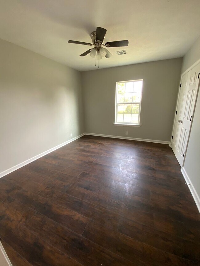 Photo - 2915 Enterprise Blvd