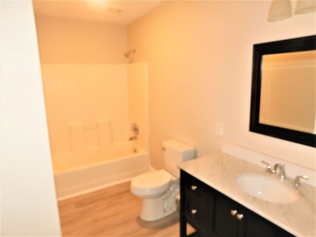 Photo - Fully Remodeled Rooming House in Quiet North Side Neighborhood with High End Appointments Unidad 3